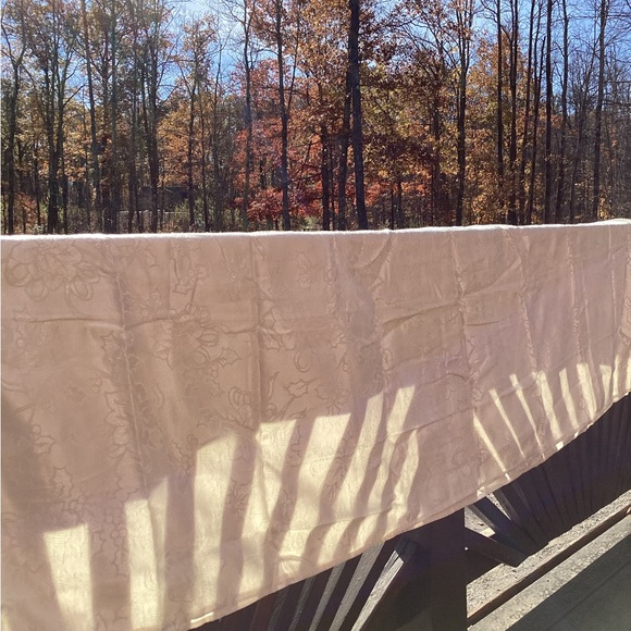 🌹 VANILLA & GOLD ROSES TABLECLOTH 68 X 50 - Picture 5 of 16
